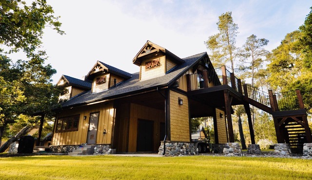 Lovely Cottage just above Moonstone Beach in the Pines and Oak Trees.