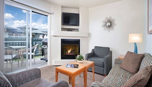 Lovely Marina Apartment w/Beach Access 11/1 - 11/4/24.