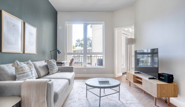 Lovely Mountain View 1BR w/Gym, Pool & W/D, nr 84 & 101, by Blueground