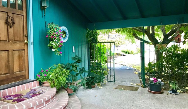 Lovely, Private, VERY Comfortable 'Home Away From Home' amidst Scenic Redwoods