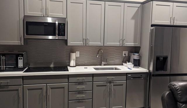Lovely quiet private guest house 20 min from Reno located in Sparks