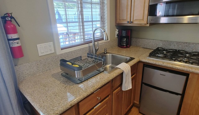 Lovely Studio cabin in peaceful Green Valley Lake.