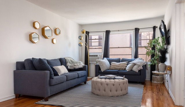 Luxe 1-bedroom Apartment with Hot Tub