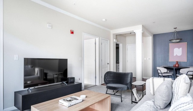 Luxe San Mateo 2BR w/ W/D, Lounge & Pool, nr hospital, by Blueground