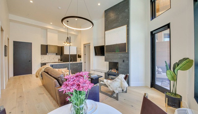 Luxe Schweitzer Condo w/Hot Tub: Ski-In/Ski-Out! in Sandpoint