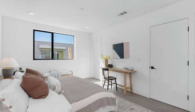 Luxe Silver Lake Home: Rooftop Terrace, Hollywood Views, 3BR/3.5BA, 2-Car Garage