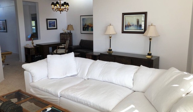 LUXURIOUS BEACH HOME, POOL, JACUZZI, ULTIMATE RELAXATION. LEASE A MONTH OR MORE.