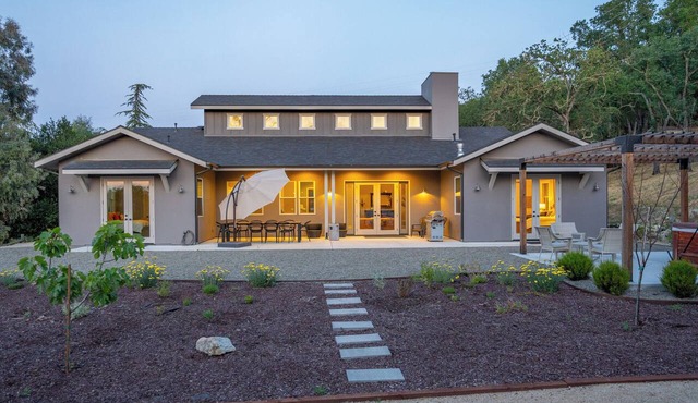 Luxurious, Modern Farmhouse in Wine Country