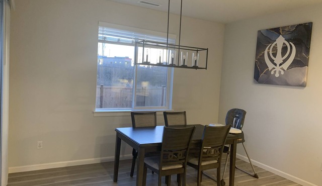 Luxurious Modern Home minutes away from the lake and all your convenient stores! in Lake Stevens