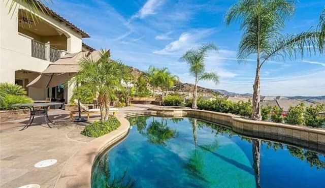 Luxurious Villa with Million-Dollar Views, Pool and Spa.