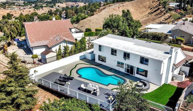 Luxury 4 BR Home with Pool and Mountain View