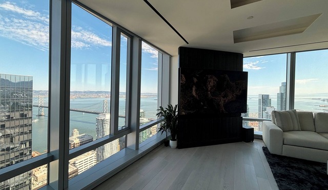 Luxury 47th floor Condo with breathtaking views of the Bay Bridge in SF!