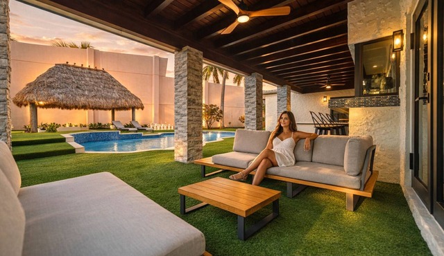 Luxury 6BR Retreat Golf, Gym, Games, Pool & BBQ in Miami