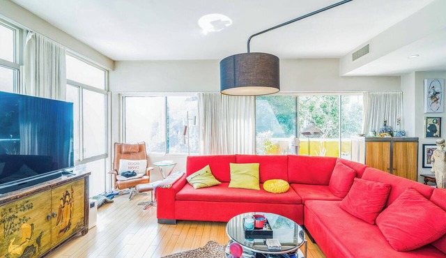 Luxury and elegance in Hollywood, steps from Runyon Canyon, Outstanding Location