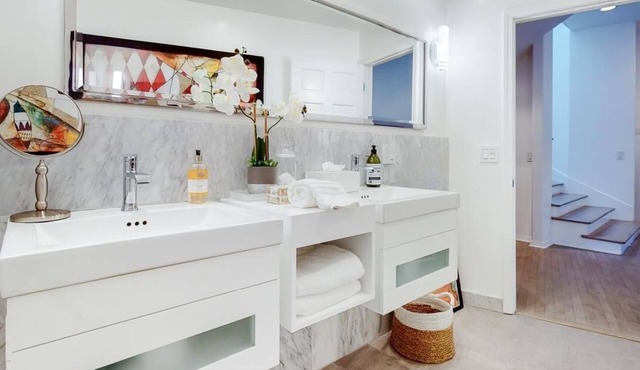 Luxury Broad Beach Malibu spacious 3,400 sf retreat one block from the beach