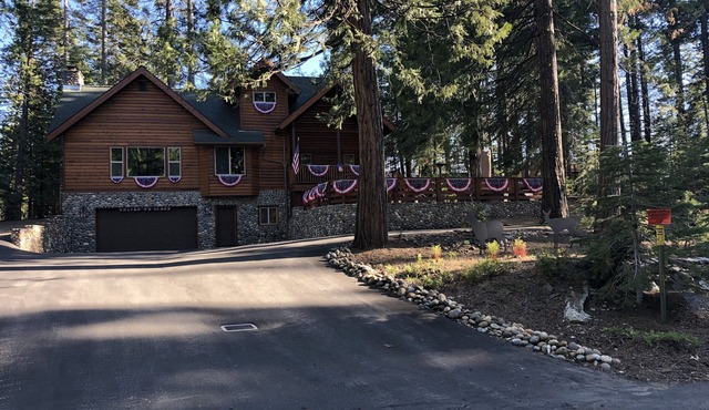 Luxury Cabin East Village walking distance to town