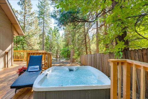 Luxury Cabin in Budget-Hot Tub -Apple Hills-Tahoe