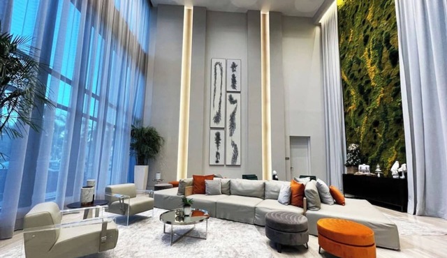 Luxury Condo - 2B/2B with Amazing Skyline View in Doral