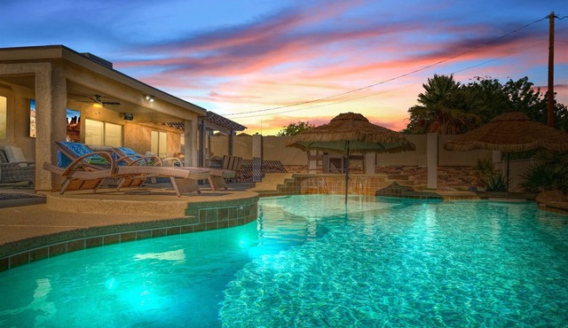 Luxury Havasu Private Pool & Outdoor Bar/TV, boat parking