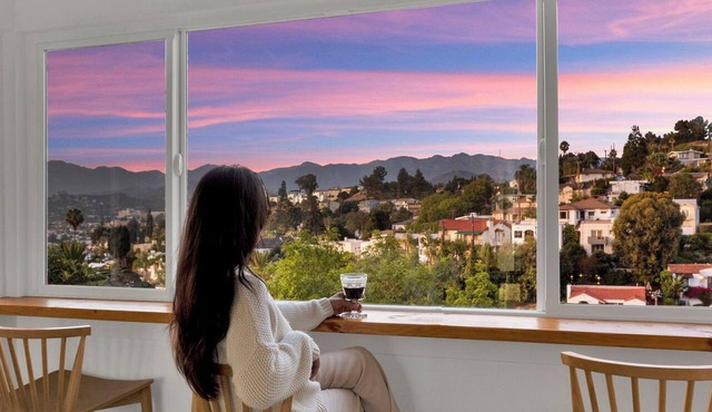 Luxury Hillside Retreat with Panoramic Views in Glendale