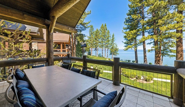 Luxury Lakefront Retreat w/A/C, Hot Tub, Gym | PEAK SS12