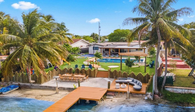Luxury Lakeview w/Basketball/Golf/Games/Pool & Spa in Hialeah
