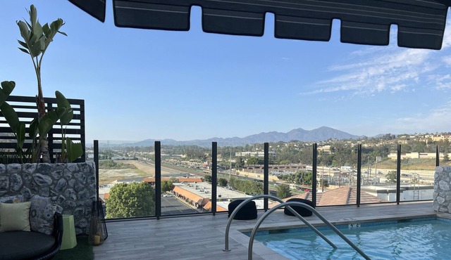 Luxury Living 10 mini from Laguna Beach