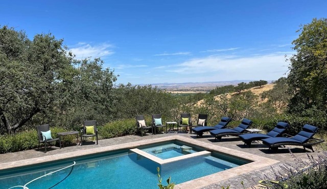 Luxury Living In Templeton Wine Country. Sleeps 16