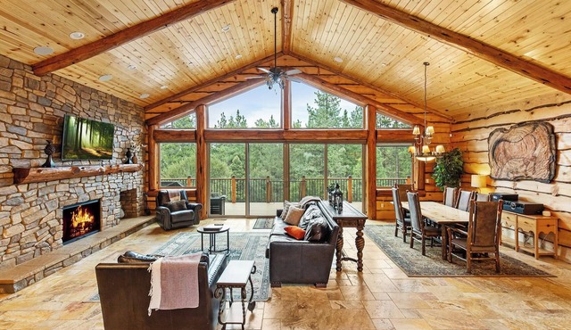 Luxury Log Cabin! Gourmet Kitchen! Game Table! EV Charger!