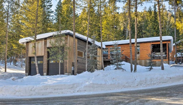 Luxury Mountainside Chalet with Stunning Views in Alpine