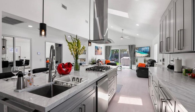 Luxury New Build Bright 2BR 2BA Large Backyard