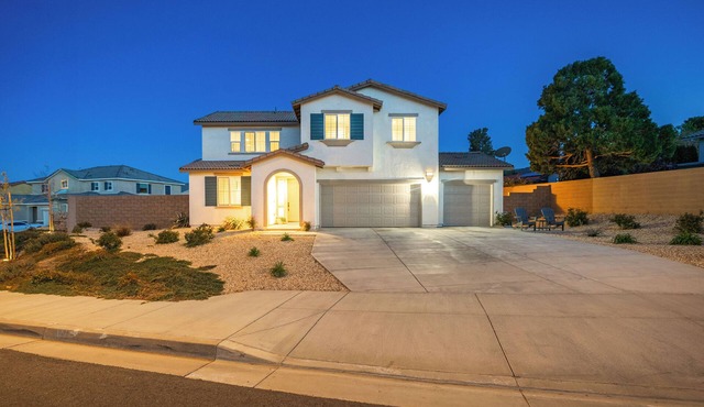 LUXURY & NEWER 5 Bedroom Home w/A Large Backyard in West Lancaster!