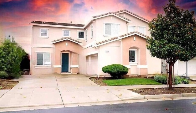 Luxury Oasis with Private Cinema, Minutes from Napa Valley & Golf Courses