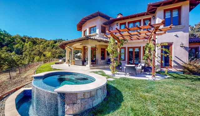 Luxury Vineyard Gated Estate with Private Hot Tub, Fireplaces, Chef’s Kitchen