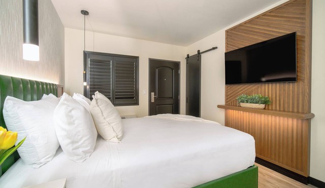 LYFE INN & SUITES by AGA- North Hollywood Universal Studios