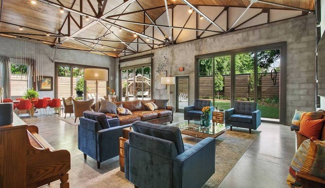 Maison Grace | Luxurious Redesign with Pool Near French Quarter in New Orleans