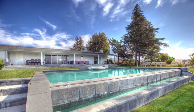 Majestic Ranch Overlooking Acres of Vineyards
