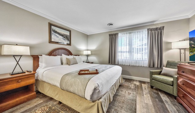 Majestic Views! 1BR Accommodation w/Kitchen! Breakfast, Pets Allowed!