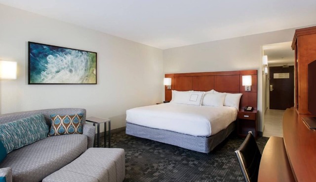 Make Your Trip More Enjoyable! Indoor Pool, Free Parking, Pets Are Welcome! in Myrtle Beach