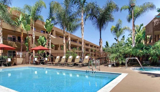 Making The Best Memories Along The Way: Inviting Room with Pool Access in San Diego