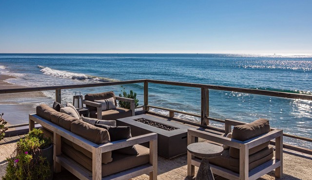 Malibu Beach House Directly on the SAND · Private Beach & Sunsets · OCEANFRONT!