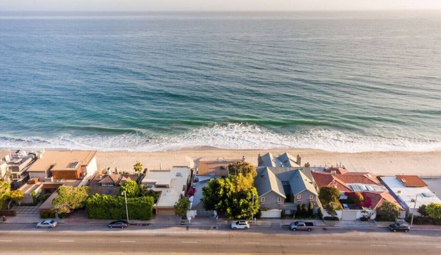 Malibu Beachfront on Carbon Beach with Hot Tub in Malibu