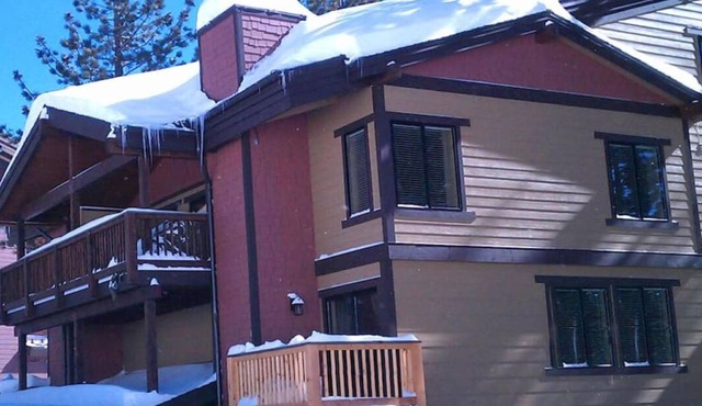 Mammoth Village Retreat w/3br+loft+4ba+2br nooks. Fits multi-families in style!
