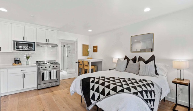 Manresa surf house street level full studio w/kitchen unit #3