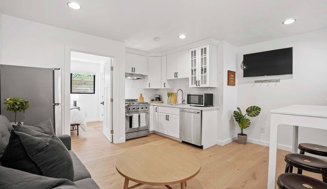 Manresa Surf House 1 bedroom Sleeps 4 unit #2