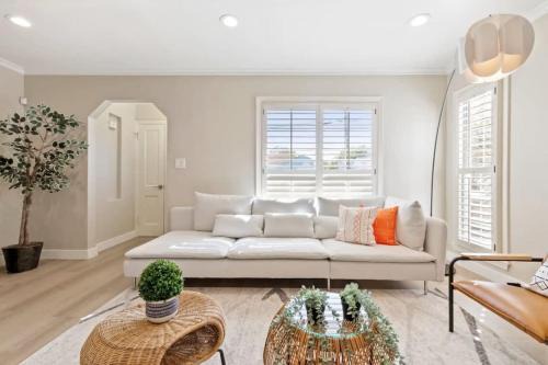 Marbella Lane - Modern Refreshing Home