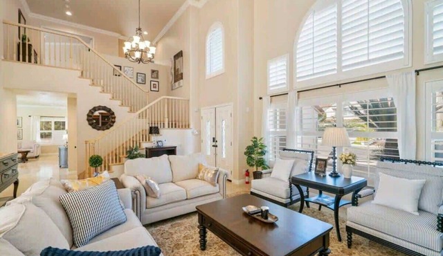 Marbella Lane - Revitalizing Getaway w Pool