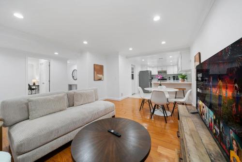 Marbella Lane - Serene & Spacious 3BR Haven