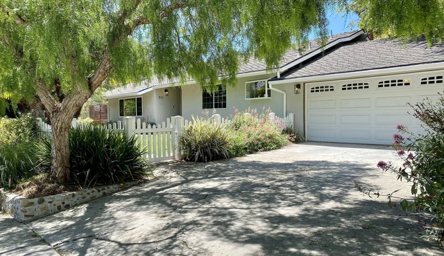 Mesa Family Home - In walking distance to beaches, parks, shops, and restaurants