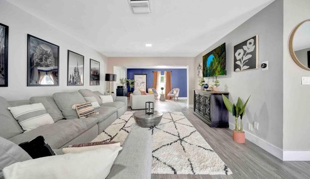 Mi Casa, Su Casa in Miami